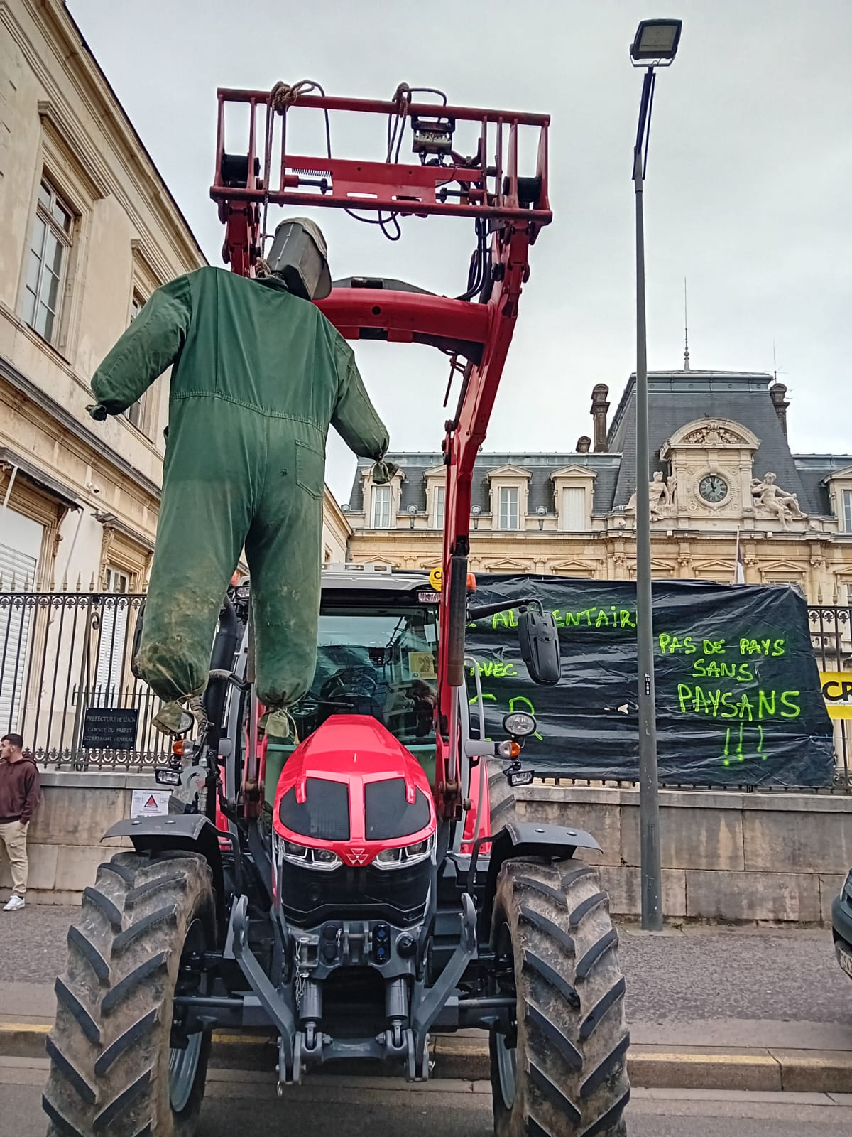 WhatsApp Image 2025-12-16 à 11.41.31_c2c132d7.jpg (305 KB)