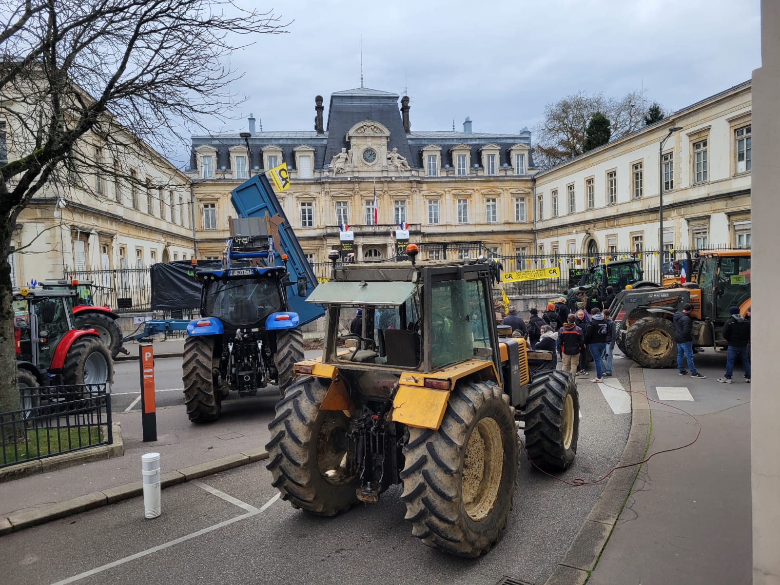 WhatsApp Image 2025-12-16 à 13.13.52_6f90a366.jpg (356 KB)