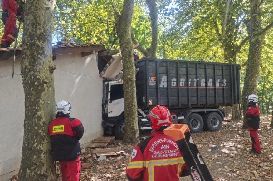 Un accident spectaculaire à Saint-Sorlin en Bugey